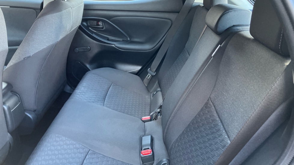 Toyota Yaris 1.5 Hybrid Icon 5dr CVT Hybrid Hatchback - Image 15
