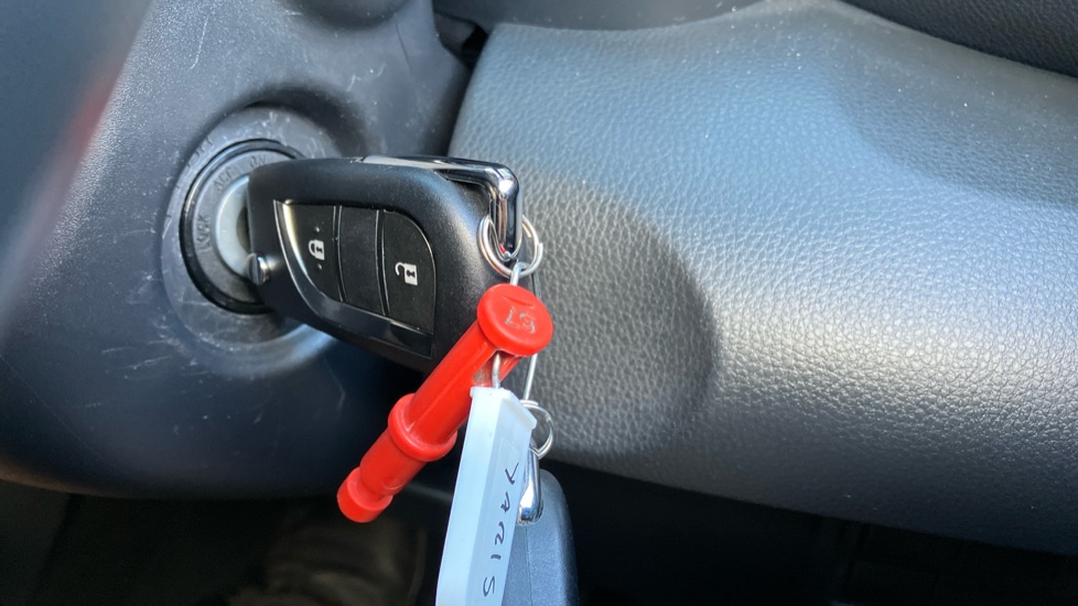 Toyota Yaris 1.5 Hybrid Icon 5dr CVT Hybrid Hatchback - Image 16