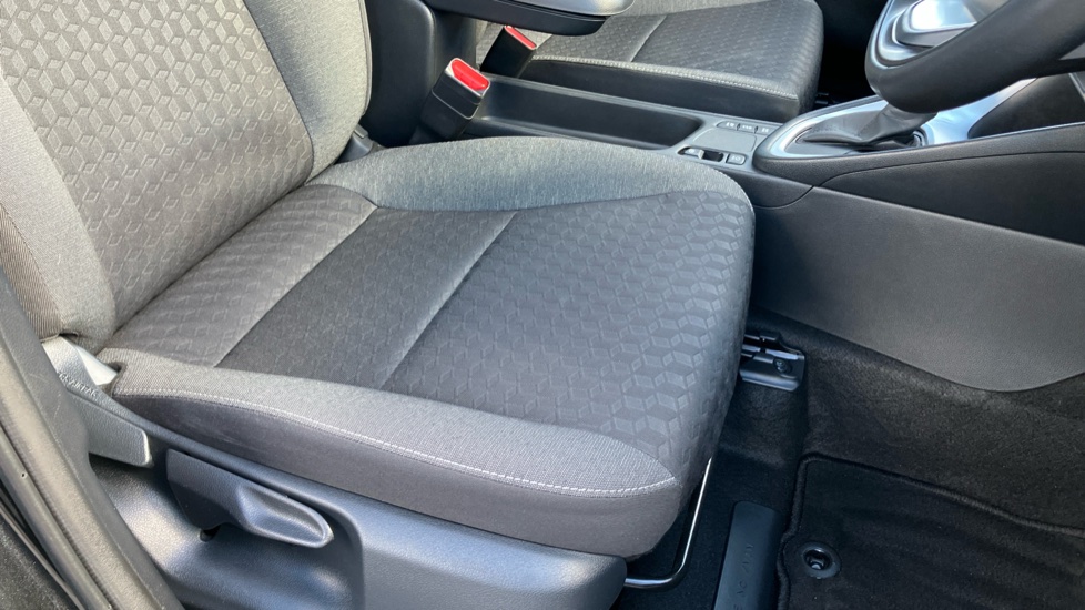 Toyota Yaris 1.5 Hybrid Icon 5dr CVT Hybrid Hatchback - Image 17