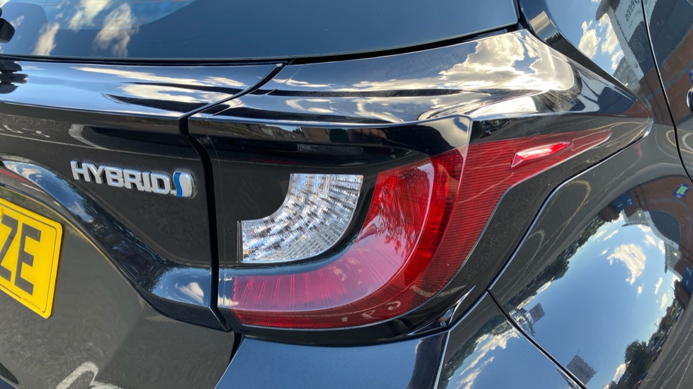 Toyota Yaris 1.5 Hybrid Icon 5dr CVT Hybrid Hatchback - Image 21