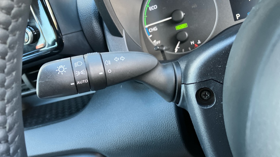 Toyota Yaris 1.5 Hybrid Icon 5dr CVT Hybrid Hatchback - Image 31