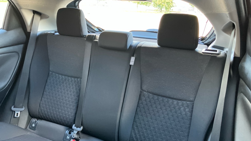 Toyota Yaris 1.5 Hybrid Icon 5dr CVT Hybrid Hatchback - Image 38