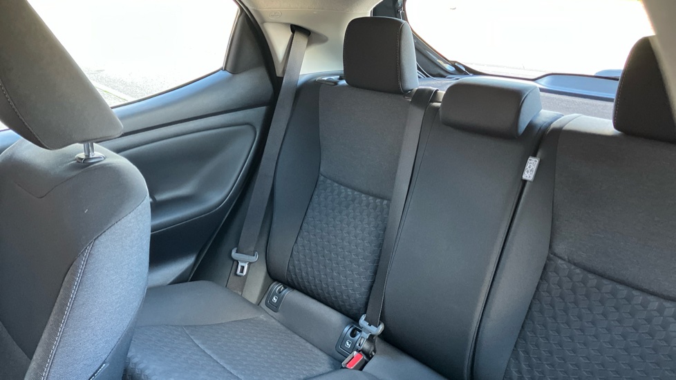 Toyota Yaris 1.5 Hybrid Icon 5dr CVT Hybrid Hatchback - Image 39