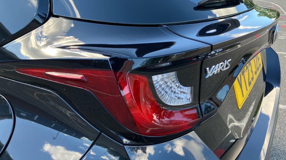 Toyota Yaris 1.5 Hybrid Icon 5dr CVT Hybrid Hatchback - Image 40