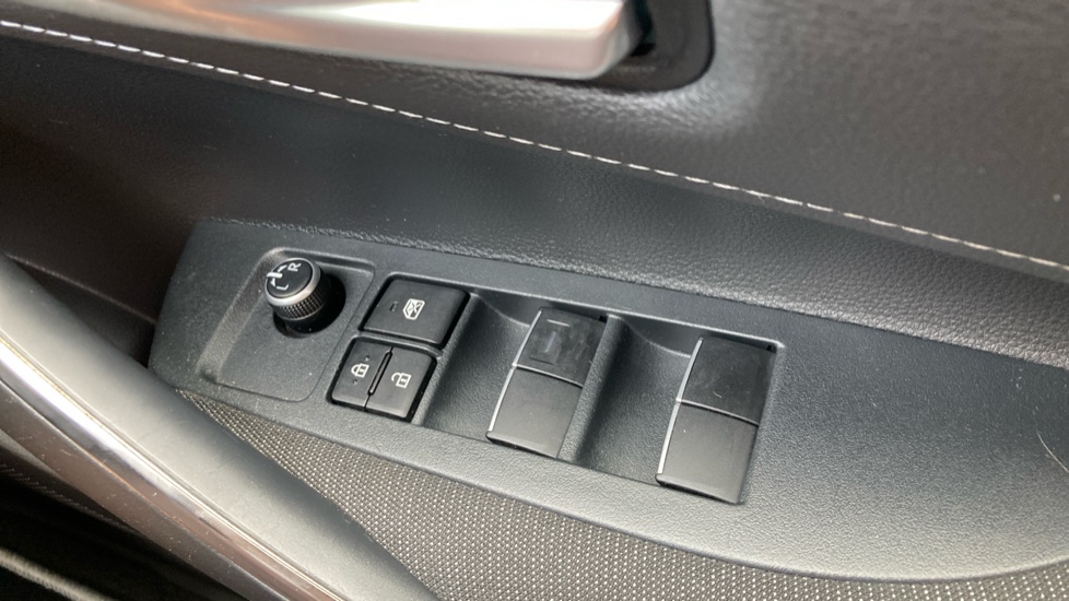 Toyota Corolla 1.8 Hybrid Icon 5dr CVT Hybrid Hatchback - Image 30