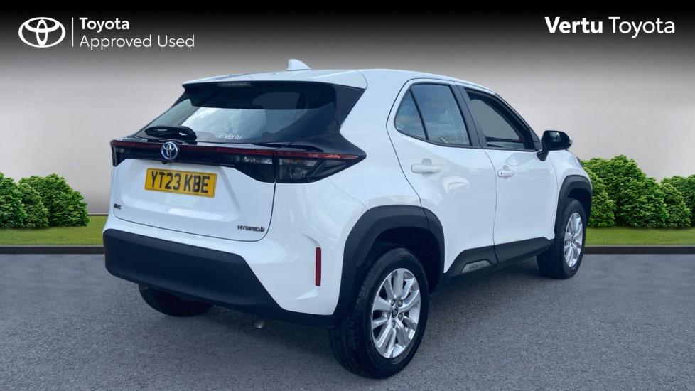 Toyota Yaris Cross 1.5 Hybrid Icon 5dr CVT Hybrid Estate - Image 2