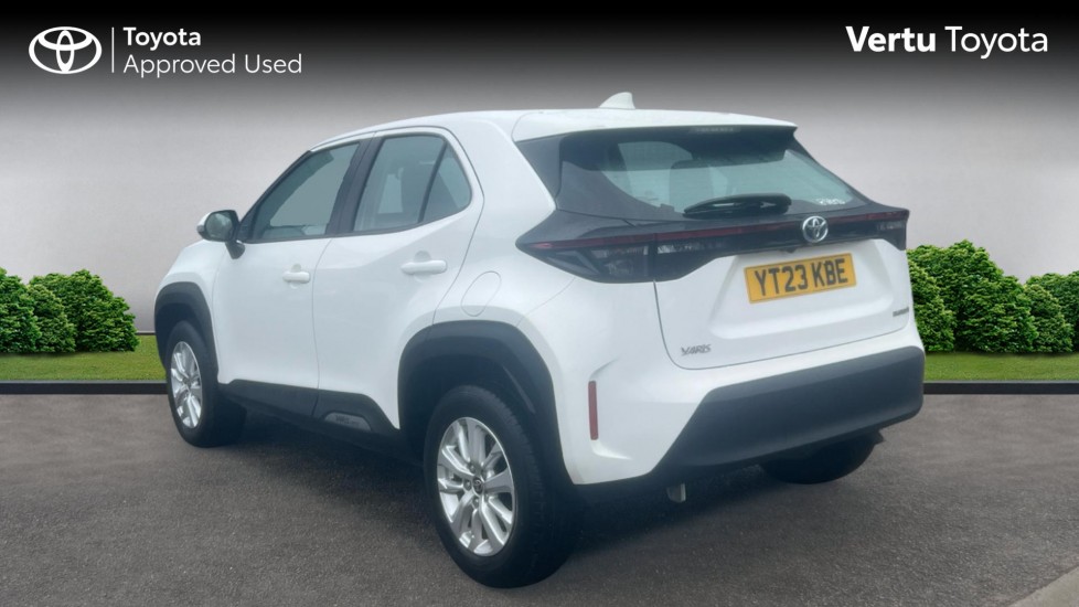 Toyota Yaris Cross 1.5 Hybrid Icon 5dr CVT Hybrid Estate - Image 4