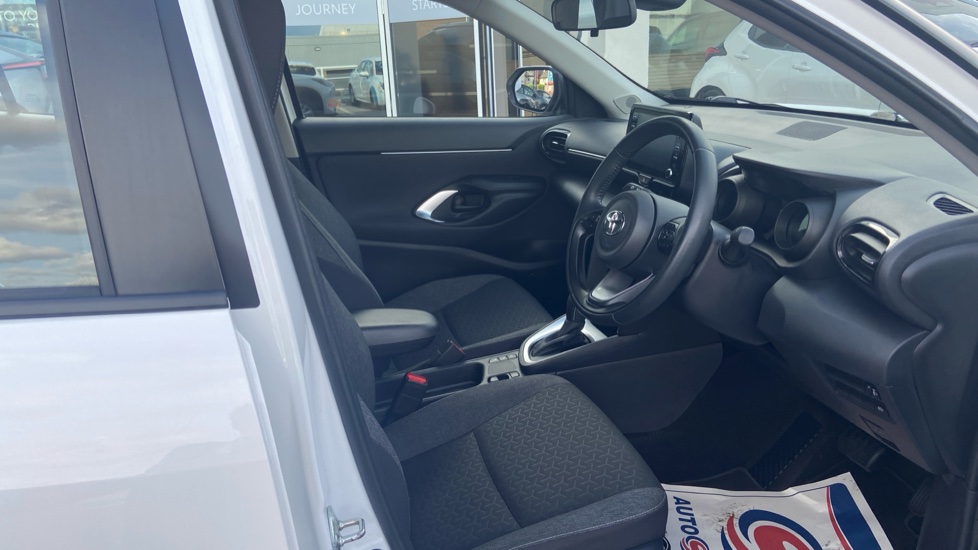 Toyota Yaris Cross 1.5 Hybrid Icon 5dr CVT Hybrid Estate - Image 5