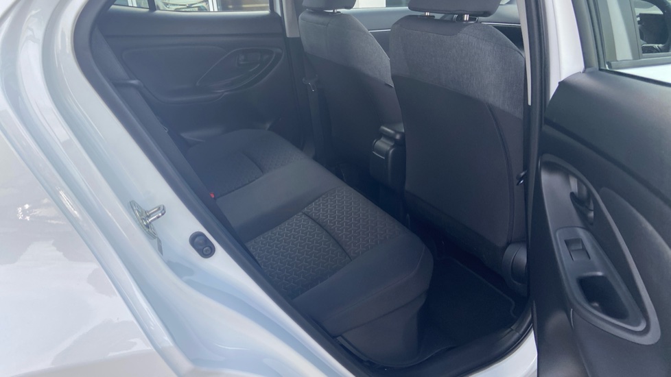 Toyota Yaris Cross 1.5 Hybrid Icon 5dr CVT Hybrid Estate - Image 8
