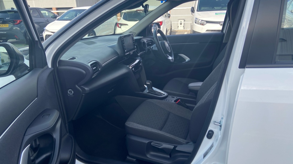 Toyota Yaris Cross 1.5 Hybrid Icon 5dr CVT Hybrid Estate - Image 12