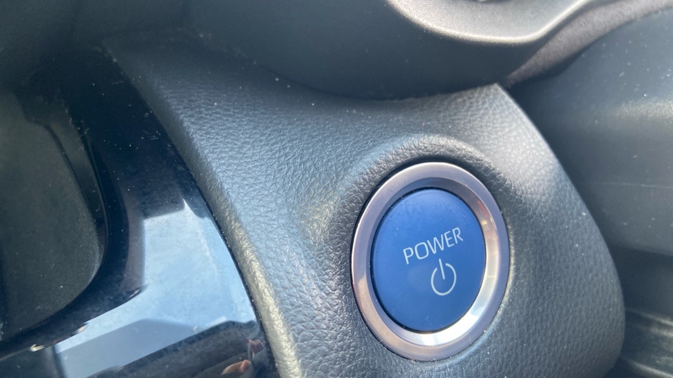 Toyota Yaris Cross 1.5 Hybrid Icon 5dr CVT Hybrid Estate - Image 16