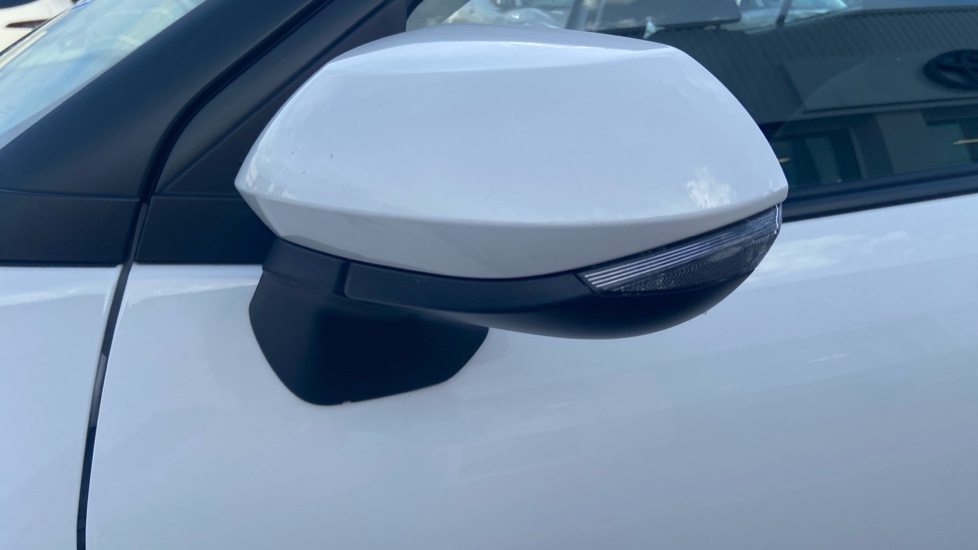Toyota Yaris Cross 1.5 Hybrid Icon 5dr CVT Hybrid Estate - Image 17