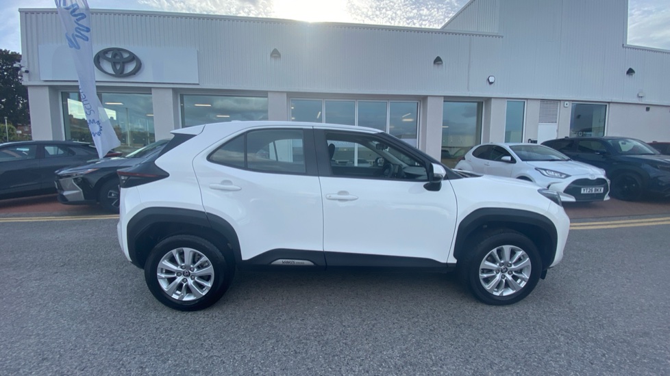 Toyota Yaris Cross 1.5 Hybrid Icon 5dr CVT Hybrid Estate - Image 23
