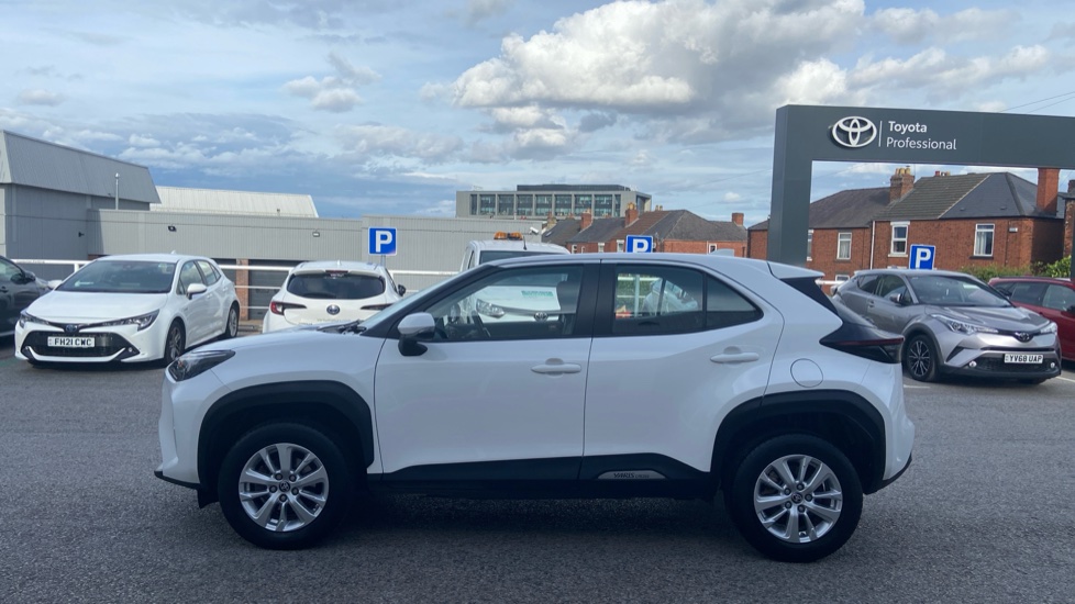 Toyota Yaris Cross 1.5 Hybrid Icon 5dr CVT Hybrid Estate - Image 24