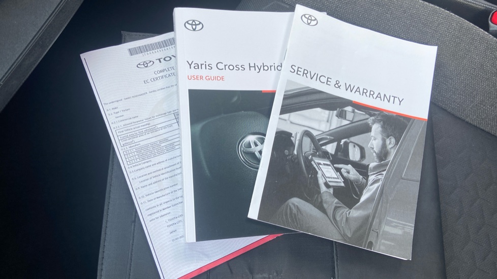 Toyota Yaris Cross 1.5 Hybrid Icon 5dr CVT Hybrid Estate - Image 27