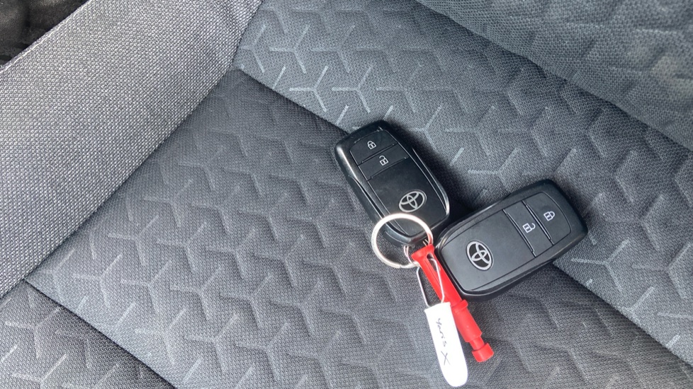 Toyota Yaris Cross 1.5 Hybrid Icon 5dr CVT Hybrid Estate - Image 28