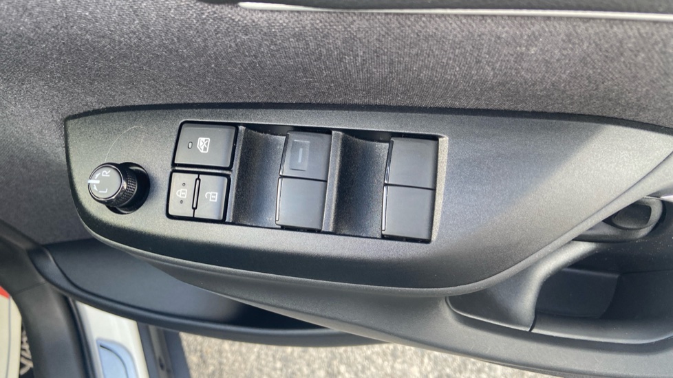 Toyota Yaris Cross 1.5 Hybrid Icon 5dr CVT Hybrid Estate - Image 29