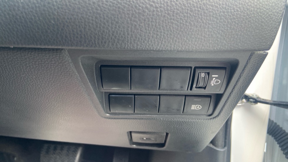 Toyota Yaris Cross 1.5 Hybrid Icon 5dr CVT Hybrid Estate - Image 30
