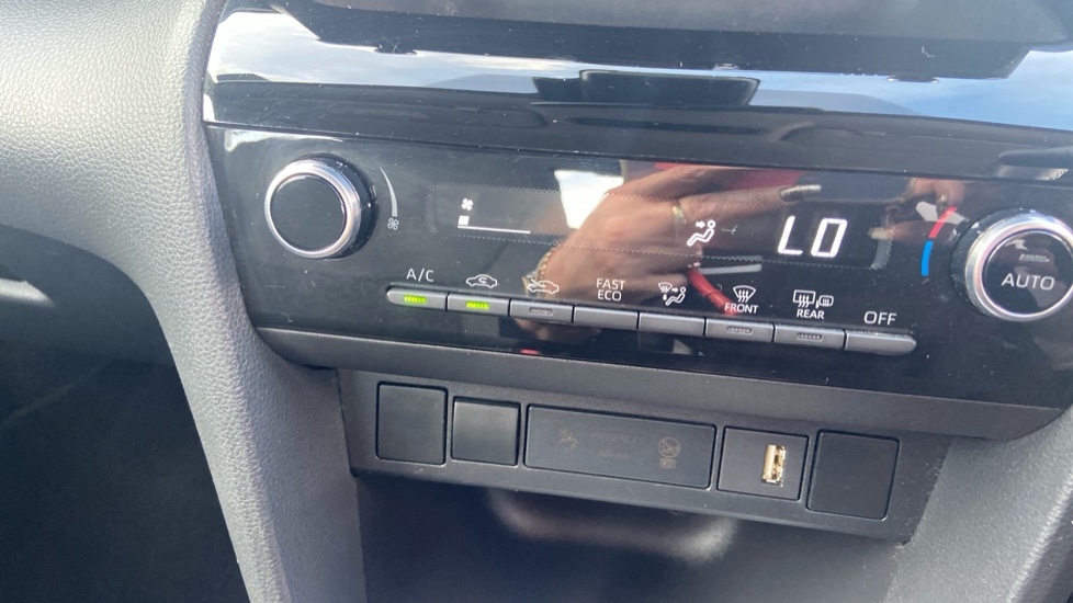 Toyota Yaris Cross 1.5 Hybrid Icon 5dr CVT Hybrid Estate - Image 34