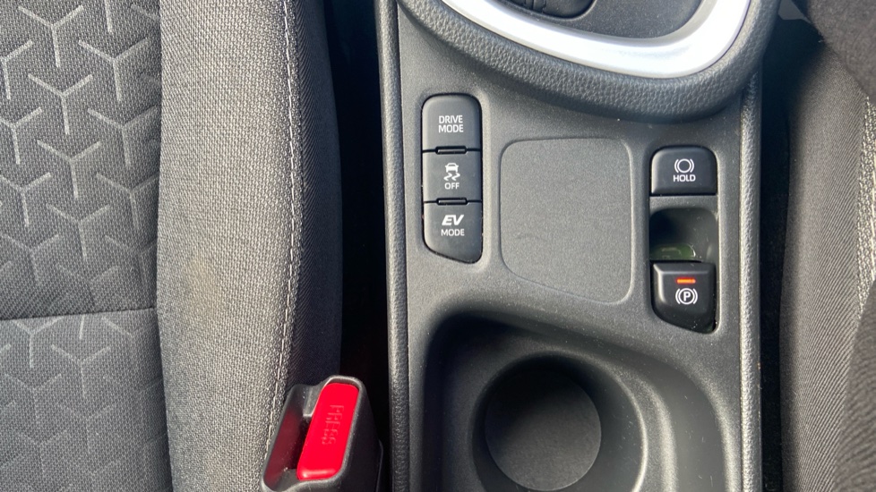 Toyota Yaris Cross 1.5 Hybrid Icon 5dr CVT Hybrid Estate - Image 36