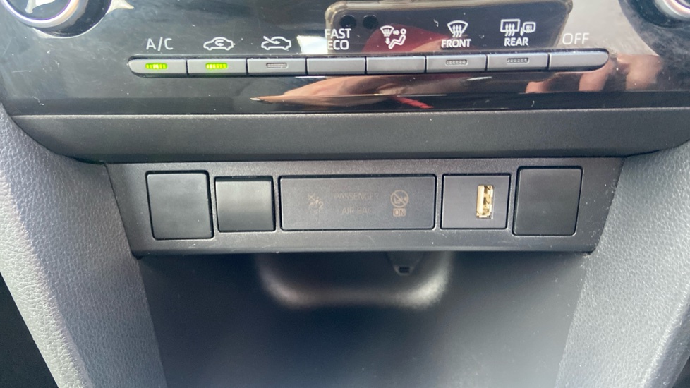 Toyota Yaris Cross 1.5 Hybrid Icon 5dr CVT Hybrid Estate - Image 37