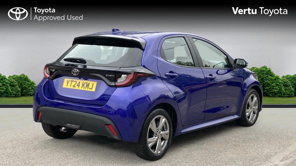 Toyota Yaris 1.5 Hybrid Icon 5dr CVT Hybrid Hatchback - Image 2