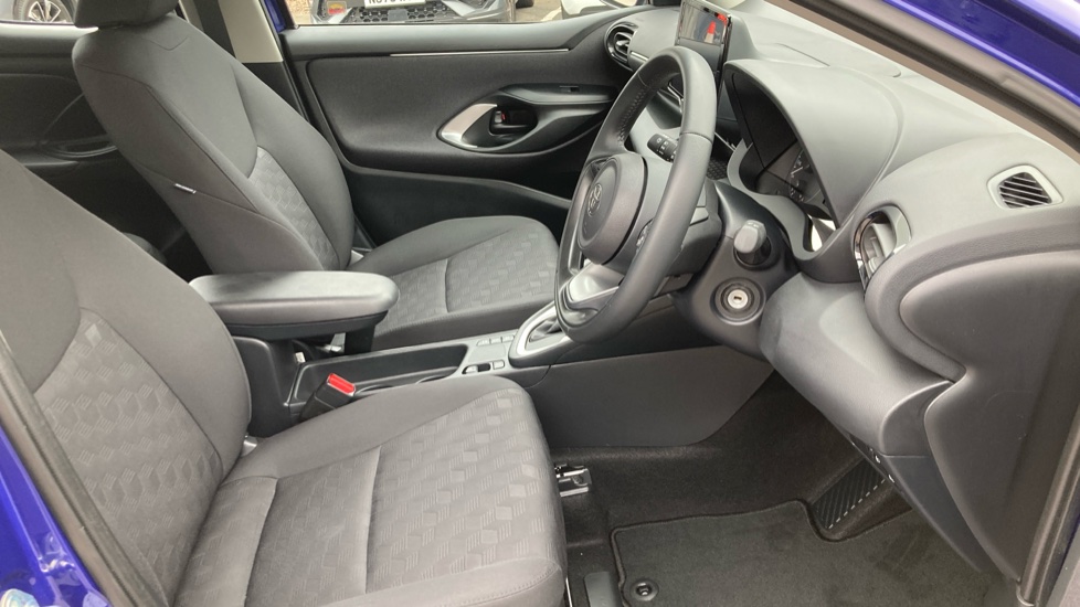Toyota Yaris 1.5 Hybrid Icon 5dr CVT Hybrid Hatchback - Image 12