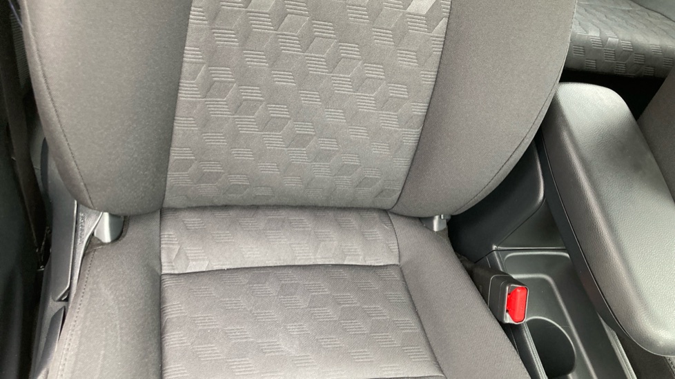 Toyota Yaris 1.5 Hybrid Icon 5dr CVT Hybrid Hatchback - Image 14