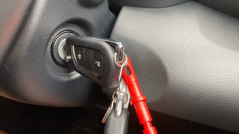 Toyota Yaris 1.5 Hybrid Icon 5dr CVT Hybrid Hatchback - Image 16