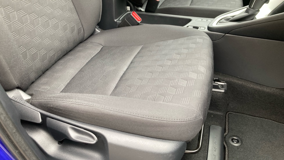 Toyota Yaris 1.5 Hybrid Icon 5dr CVT Hybrid Hatchback - Image 17