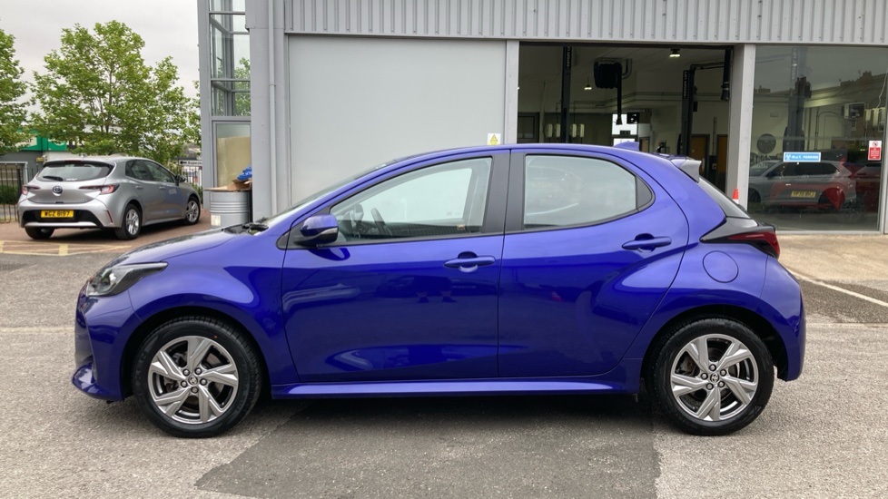 Toyota Yaris 1.5 Hybrid Icon 5dr CVT Hybrid Hatchback - Image 24