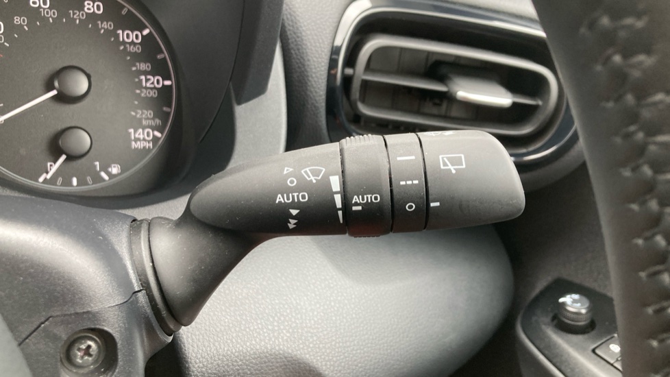 Toyota Yaris 1.5 Hybrid Icon 5dr CVT Hybrid Hatchback - Image 33