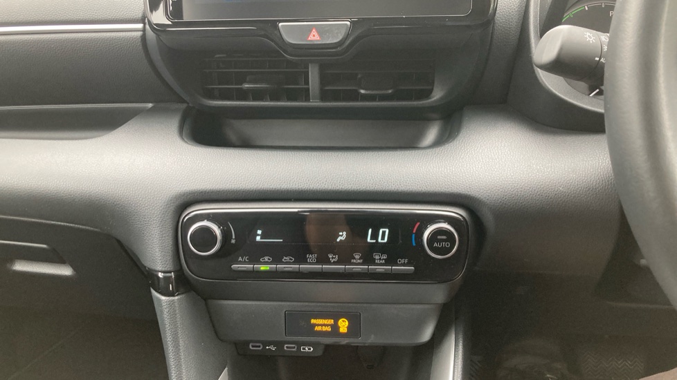 Toyota Yaris 1.5 Hybrid Icon 5dr CVT Hybrid Hatchback - Image 34