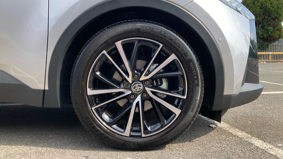 Toyota C-HR 1.8 Hybrid Excel 5dr CVT Hybrid Hatchback - Image 25