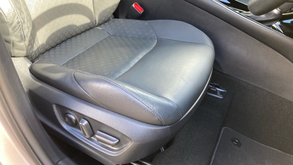 Toyota C-HR 1.8 Hybrid Excel 5dr CVT Hybrid Hatchback - Image 17