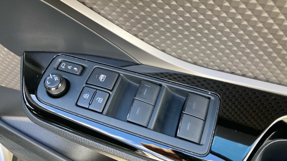 Toyota C-HR 1.8 Hybrid Excel 5dr CVT Hybrid Hatchback - Image 31