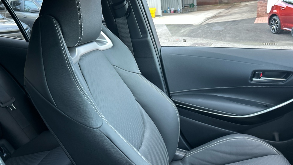 Toyota Corolla 1.8 Hybrid Excel 5dr CVT Hybrid Hatchback - Image 33