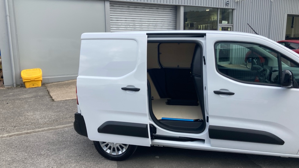 Toyota Proace City L1 Diesel 1.5D 100 Icon Van - Image 8