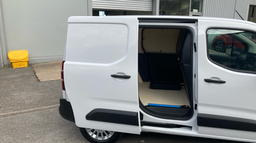 Toyota Proace City L1 Diesel 1.5D 100 Icon Van - Image 8