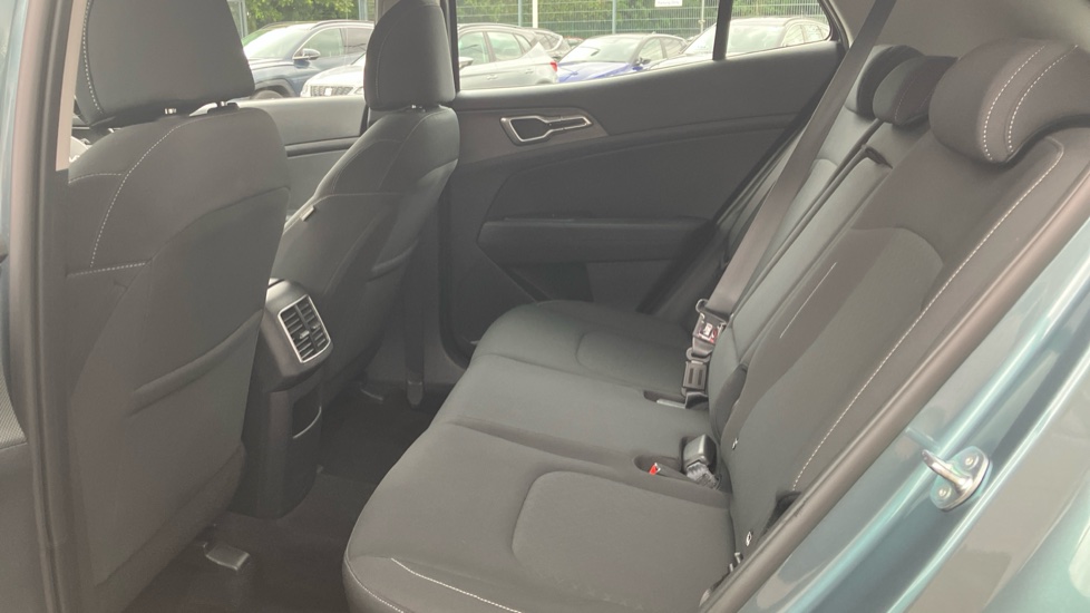Kia Sportage 1.6T GDi ISG 2 5dr Petrol Estate - Image 16