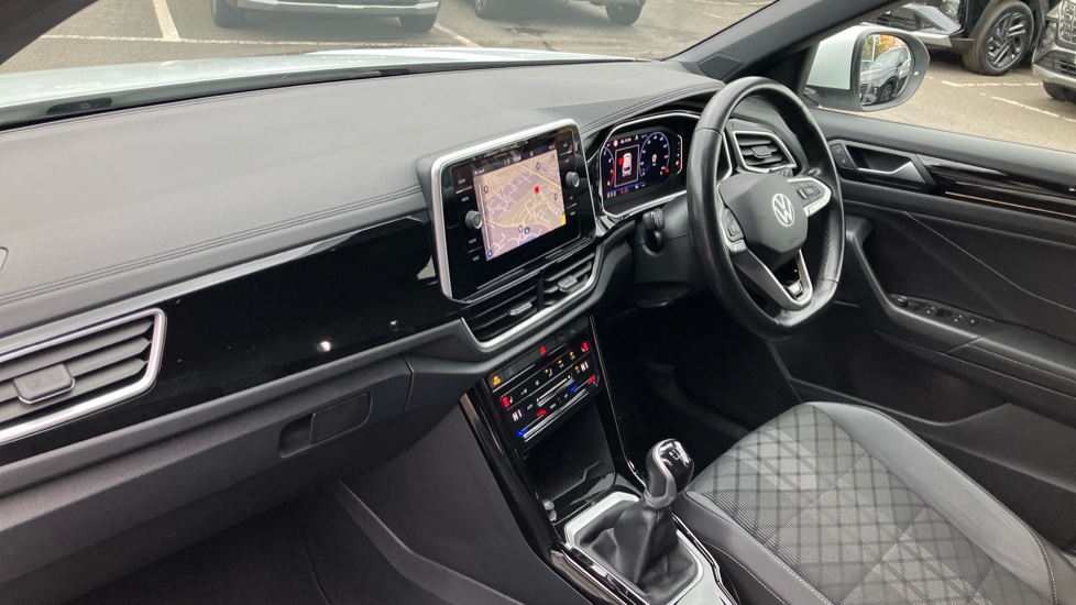 Volkswagen T-Roc 1.5 TSI R-Line 5dr Petrol Hatchback - Image 9