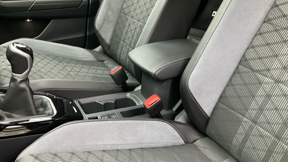 Volkswagen T-Roc 1.5 TSI R-Line 5dr Petrol Hatchback - Image 26