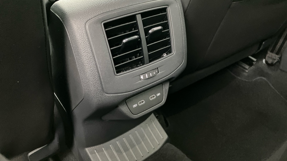 Volkswagen T-Roc 1.5 TSI R-Line 5dr Petrol Hatchback - Image 28