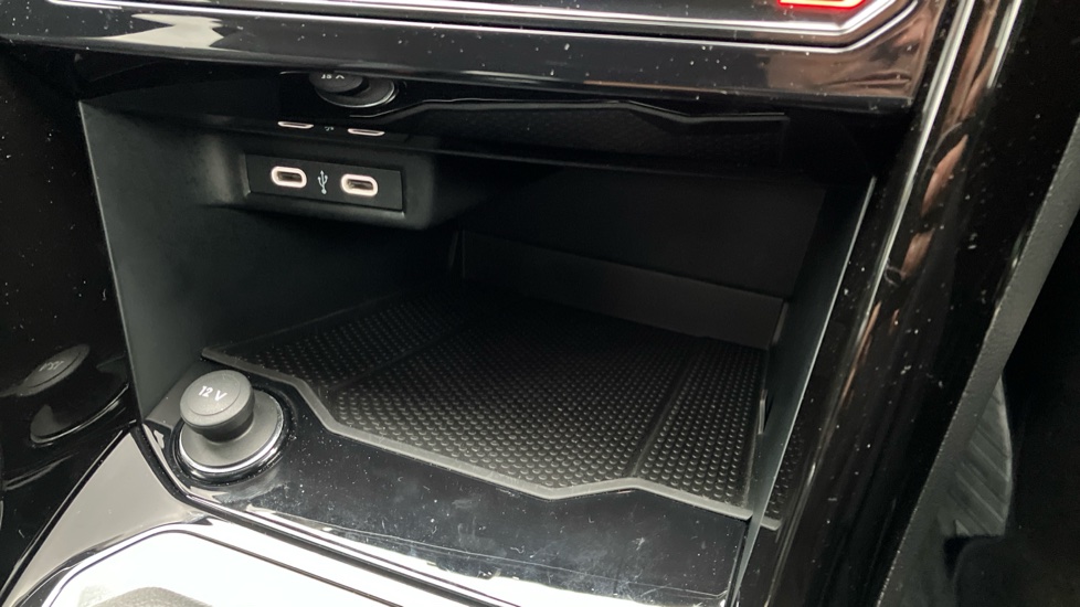 Volkswagen T-Roc 1.5 TSI R-Line 5dr Petrol Hatchback - Image 33
