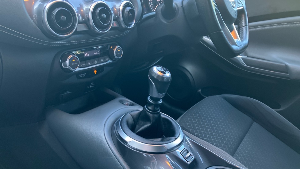 Nissan Juke 1.0 DiG-T 114 N-Connecta 5dr Petrol Hatchback - Image 13