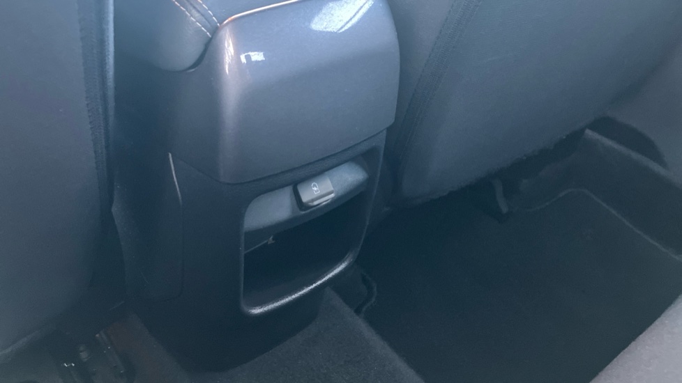 Nissan Juke 1.0 DiG-T 114 N-Connecta 5dr Petrol Hatchback - Image 27