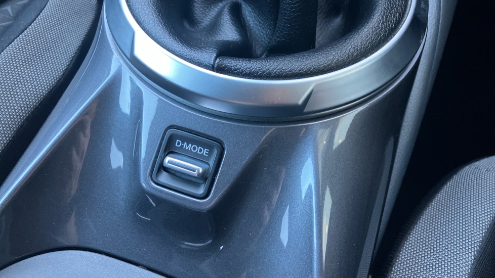 Nissan Juke 1.0 DiG-T 114 N-Connecta 5dr Petrol Hatchback - Image 32