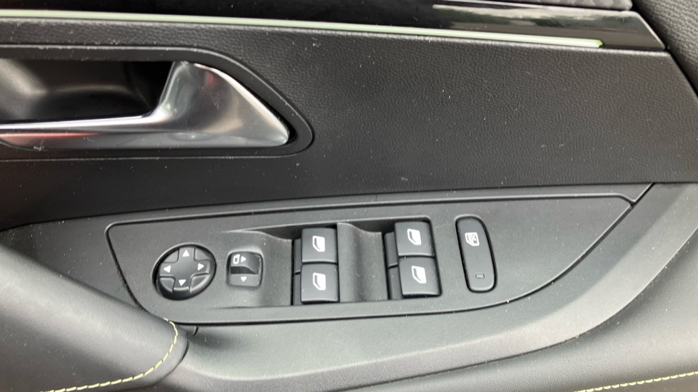 Peugeot 2008 1.2 PureTech 130 GT 5dr EAT8 Petrol Estate - Image 30