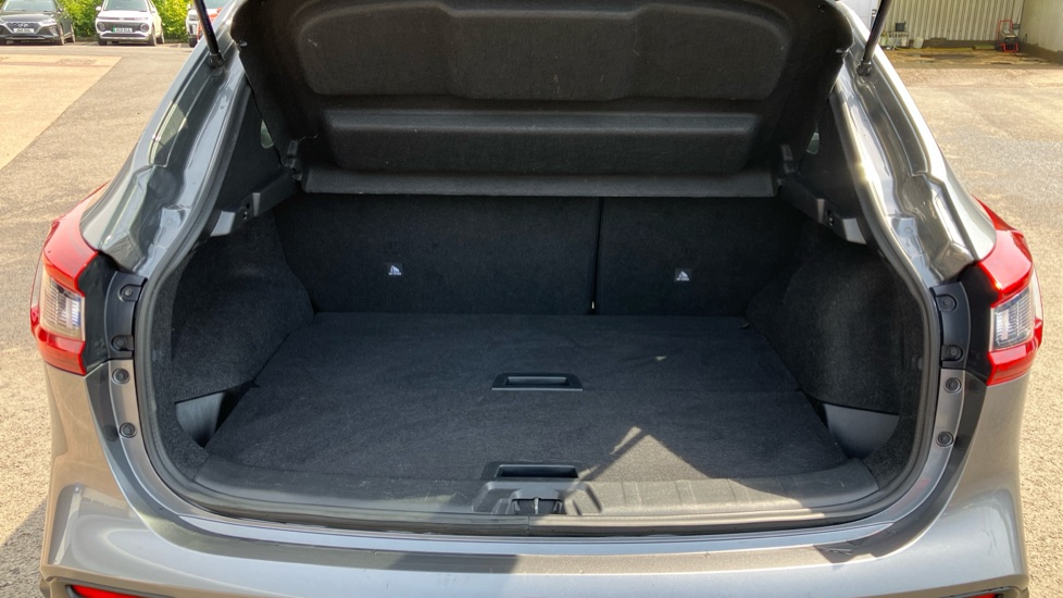 Nissan Qashqai 1.3 DiG-T N-Motion 5dr Petrol Hatchback - Image 4
