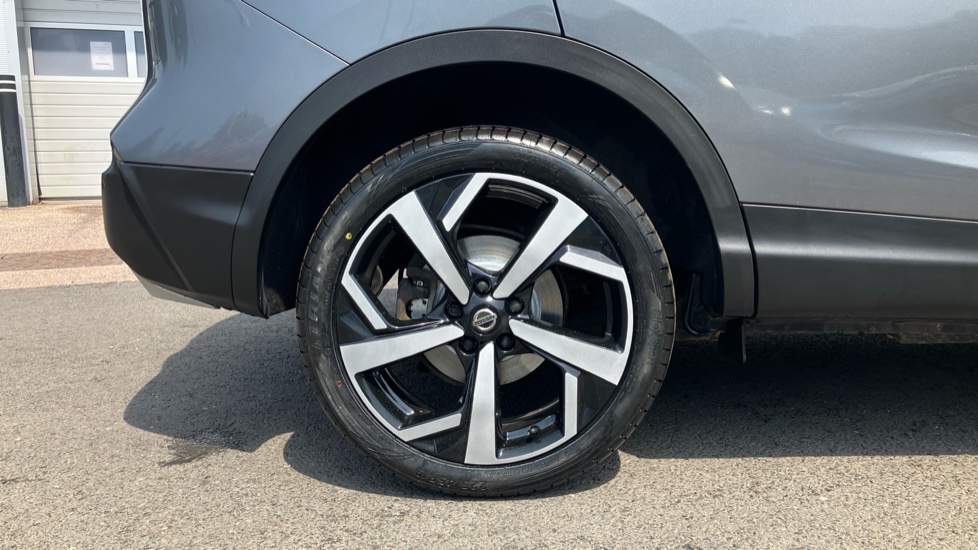 Nissan Qashqai 1.3 DiG-T N-Motion 5dr Petrol Hatchback - Image 7